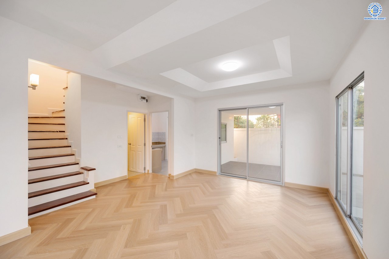 บ้านมือสองตกแต่งใหม่ โครงการ พฤกษ์ลดา พุทธสาคร หลังมุม เนื้อที่ 64 ตร.ว. ฟังก์ชัน 3 ห้องนอน 2 ห้องน้ำ 2 ที่จอดรถ สภาพแวดล้อมโครงการร่มรื่น บนทำเลเดินทางสะดวก ติดถนนพุทธสาคร เชื่อมต่อถนนเพชรเกษม ถนนพุทธมณฑลสาย4 ถนนบรมราชชนนี ใกล้รถไฟฟ้าสายสีน้ำเงิน "สถานีหลักสอง"